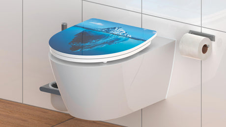 Högblank mönstrad toalettsits universal i Duroplast - BÄST. CC-mått: 90-190mm Längd: 435-490mm Bredd: 374mm.